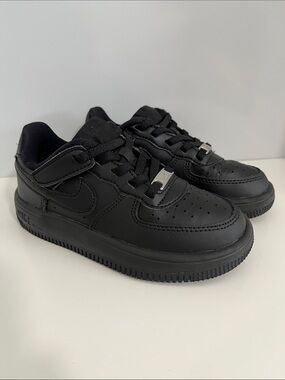 NIKE AIR FORCE 1 LOW BLACK SIZE 10c KIDS